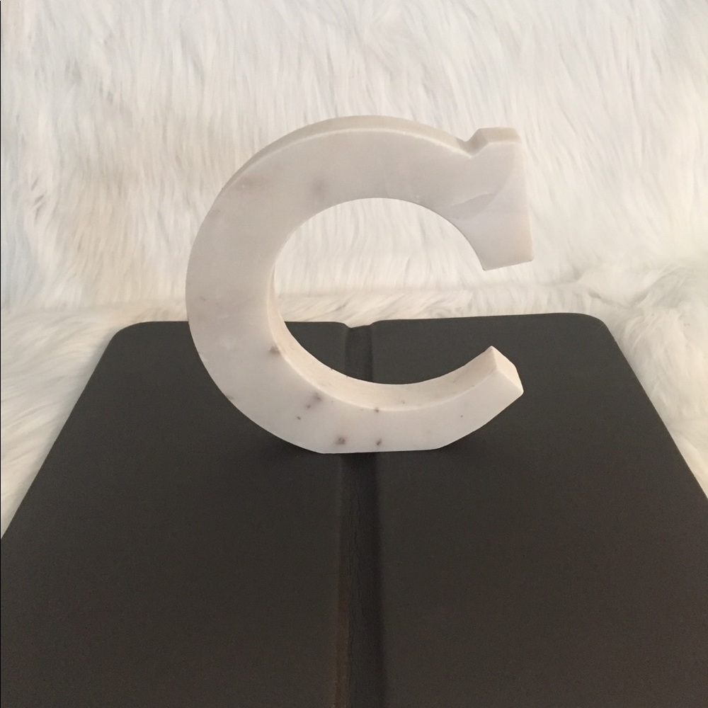 Letter « C » marble piece